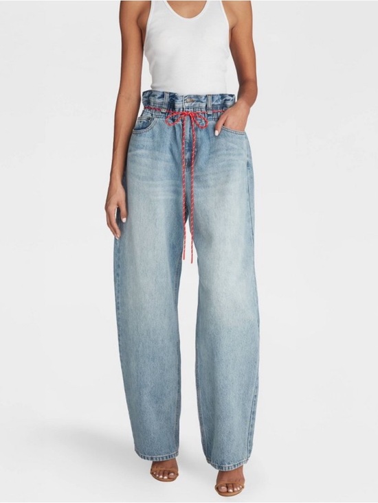 KBB Denim - KBB by KAHLANA Women's Barrel Leg 'The
Paper Bag Jean' - Light Wash 4